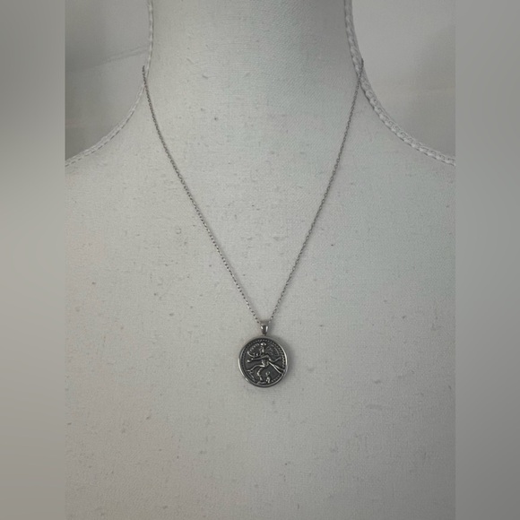 Short silver necklace - Picture 1 of 3